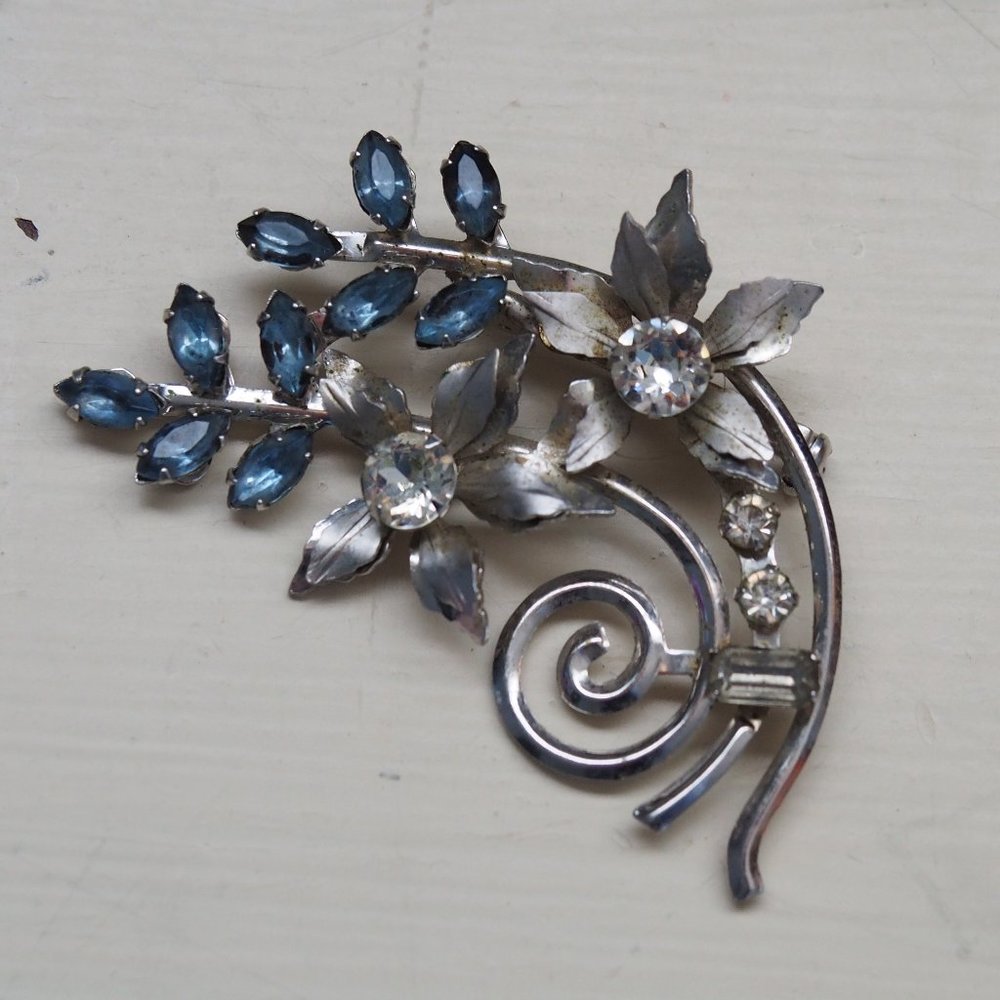 Vintage Blue and Silver Floral Bouquet Brooch - Picture 3 of 9